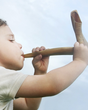 photo child blowing shofar